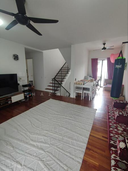 Rumah Teres untuk Dijual di Tamansari (Rawang) - Shazwan CH - Living Room - PropertyGuru.com.my