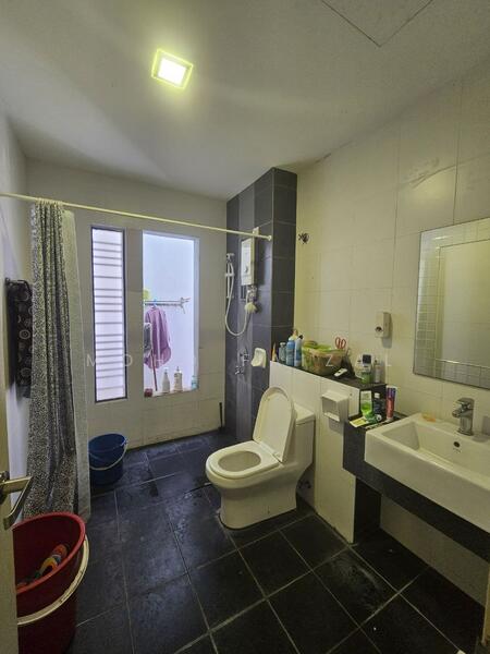 Laman Delfina Nilai Impian untuk Untuk Dijual - RM 490,000, Mac 2026 - Bathroom - PropertyGuru.com.my