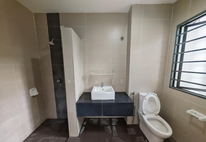 Rumah Teres 2-Tingkat untuk Dijual di Rawang (Selangor) - Alex Lee - Bathroom - PropertyGuru.com.my