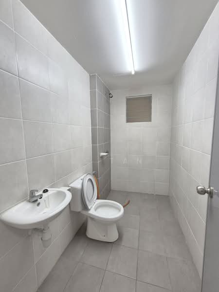 Pangsapuri Aranda untuk Untuk Disewa - RM 1,250 /bulan, Mac 2026 - Bathroom - PropertyGuru.com.my