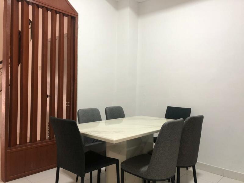 3-storey Terraced House for Sale at Taman Sri Pulai Perdana - Chloe Shum - Dining Room - PropertyGuru.com.my