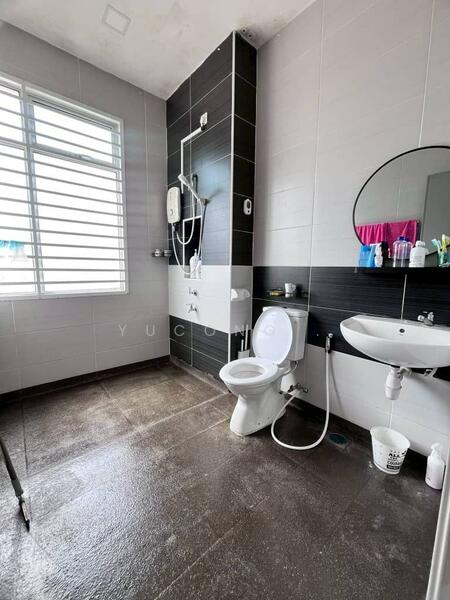 Cluster House for Sale in Taman Kempas Indah (Tebrau) - Yucong . - Bathroom - PropertyGuru.com.my