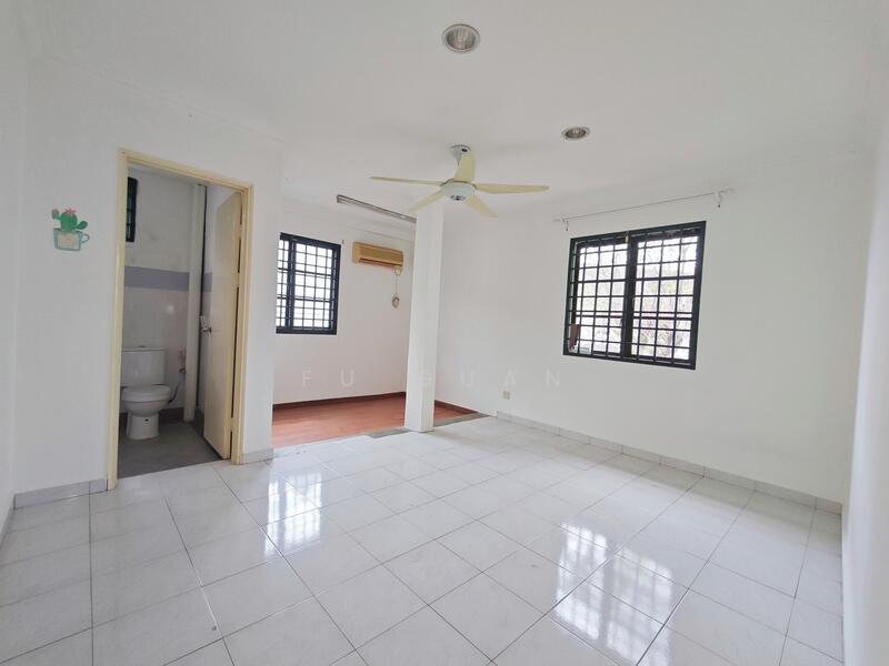 Rumah Teres 2 Tingkat untuk Dijual di Senibong (Permas Jaya) - Fu Guan - Bathroom - PropertyGuru.com.my