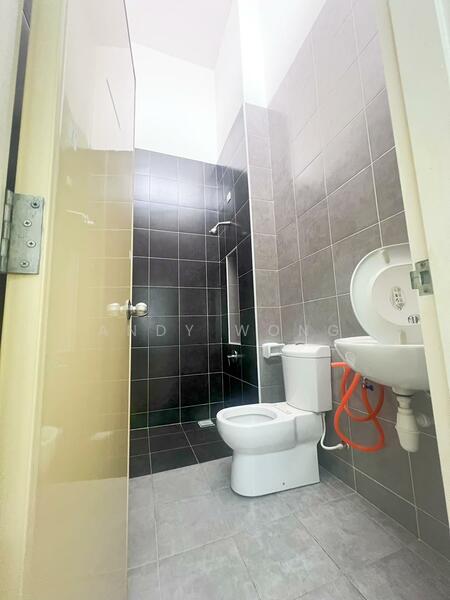 Rumah Teres 2 Tingkat untuk Dijual di Setia Indah (Setia Alam) - Andy Wong - Bathroom - PropertyGuru.com.my