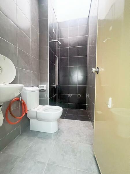 Rumah Teres 2 Tingkat untuk Dijual di Setia Indah (Setia Alam) - Andy Wong - Bathroom - PropertyGuru.com.my