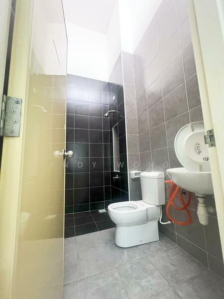 Rumah Teres 2 Tingkat untuk Dijual di Setia Indah (Setia Alam) - Andy Wong - Bathroom - PropertyGuru.com.my