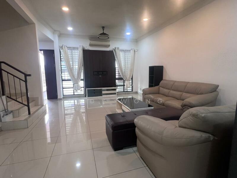 Rumah Teres 2 Tingkat untuk Dijual di Setia Indah (Setia Alam) - Andy Wong - Living Room - PropertyGuru.com.my