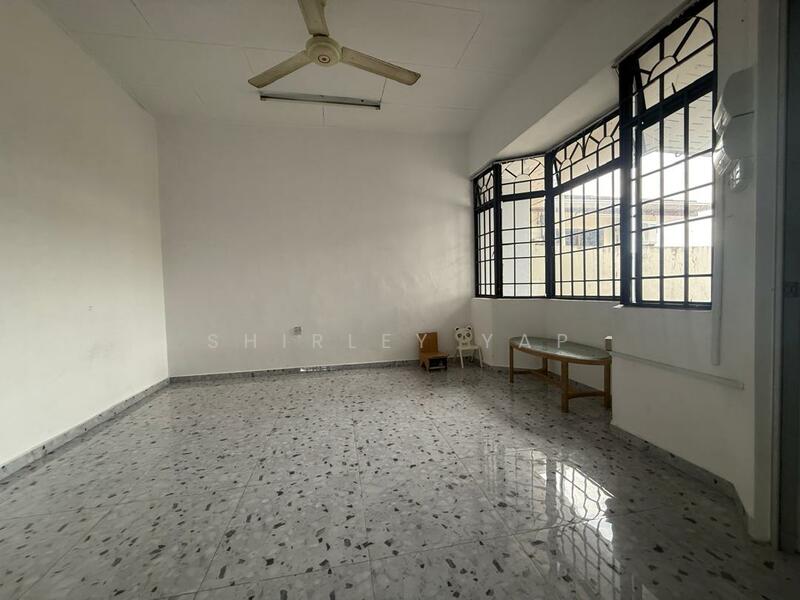 Johor Jaya Rosmerah untuk Untuk Disewa - RM 2,100 /bulan, Feb 2026 - Living Room - PropertyGuru.com.my