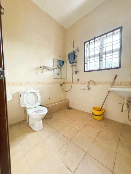 Rumah Teres 2 Tingkat untuk Dijual di Taman Pelangi Indah (Ulu Tiram) - Fu Guan - Bathroom - PropertyGuru.com.my