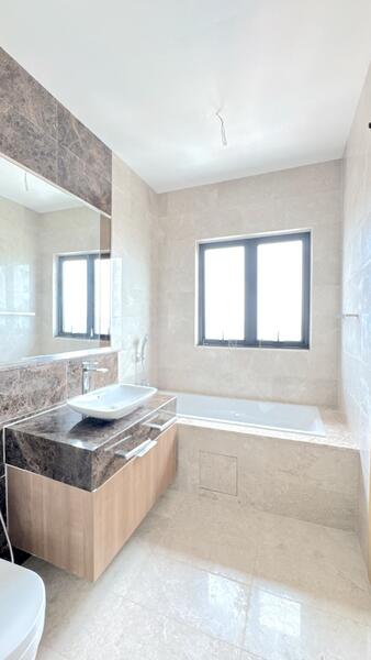 Master Bedroom Bathroom