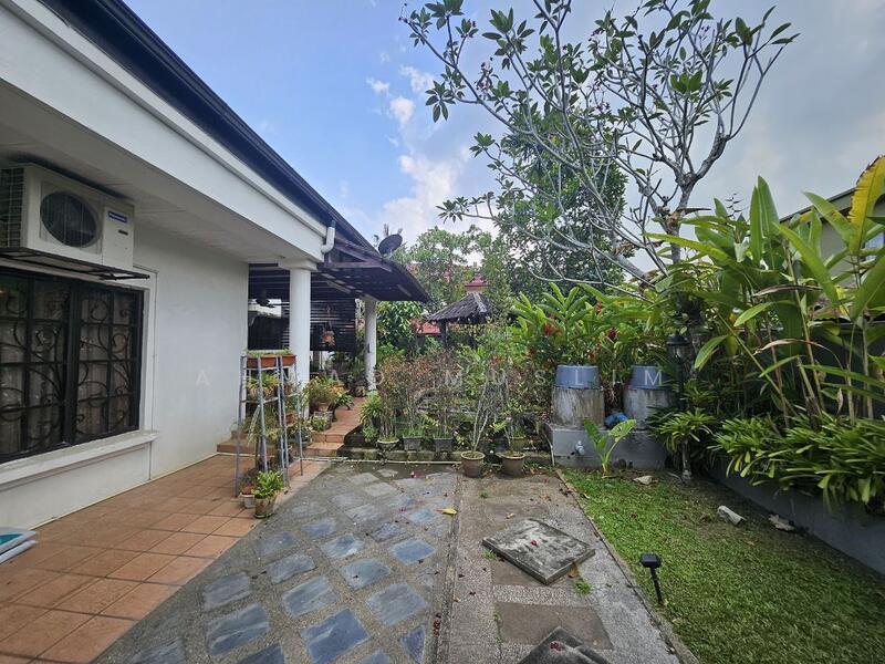 Jalan Pekaka, Seksyen 8 - 5