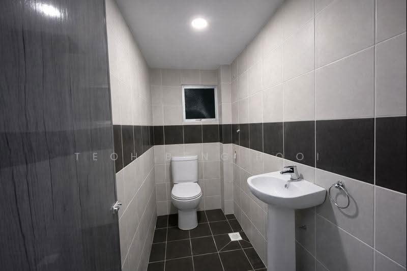 Pangsapuri untuk Dijual di Putra Bercham - Oscar Teoh - Bathroom - PropertyGuru.com.my