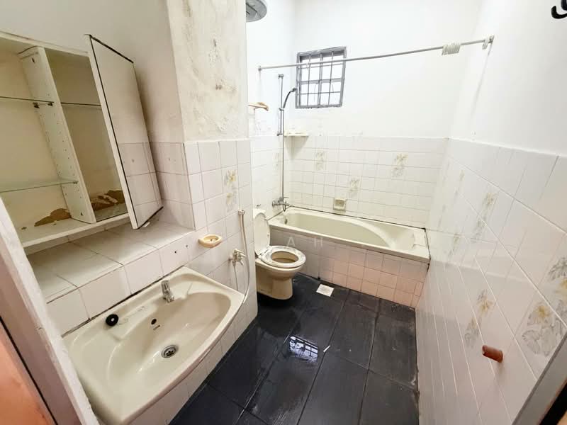 Bukit Setiawangsa untuk Untuk Dijual - RM 960,000, Mac 2026 - Bathroom - PropertyGuru.com.my