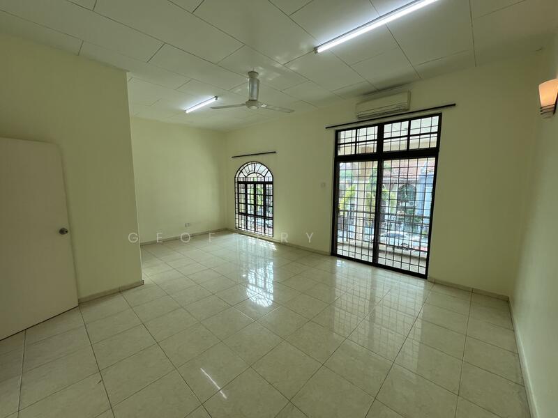 2-storey Terraced House for Sale in Taman Angsa Mas (Durian Tunggal) - Geoffery Wee - Living Room - PropertyGuru.com.my