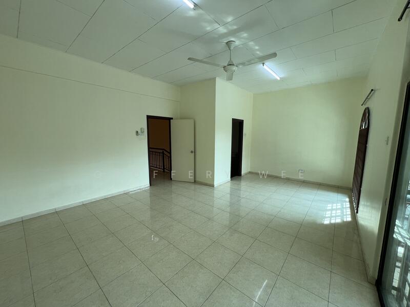 2-storey Terraced House for Sale in Taman Angsa Mas (Durian Tunggal) - Geoffery Wee - Living Room - PropertyGuru.com.my