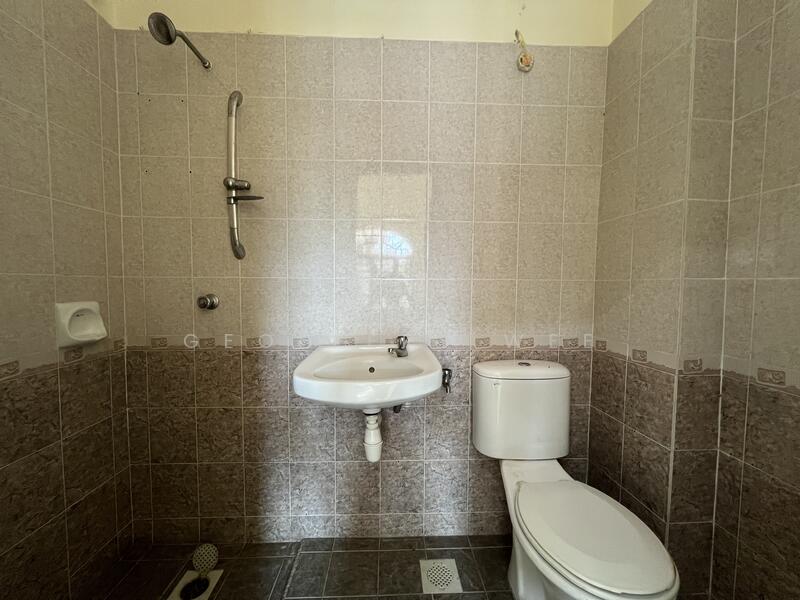 2-storey Terraced House for Sale in Taman Angsa Mas (Durian Tunggal) - Geoffery Wee - Bathroom - PropertyGuru.com.my