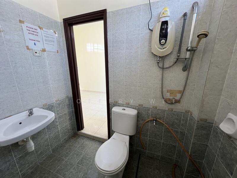 2-storey Terraced House for Sale in Taman Angsa Mas (Durian Tunggal) - Geoffery Wee - Bathroom - PropertyGuru.com.my