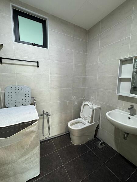 B11 Parkland Residence untuk Untuk Disewa - RM 1,800 /bulan, Mac 2026 - Bathroom - PropertyGuru.com.my