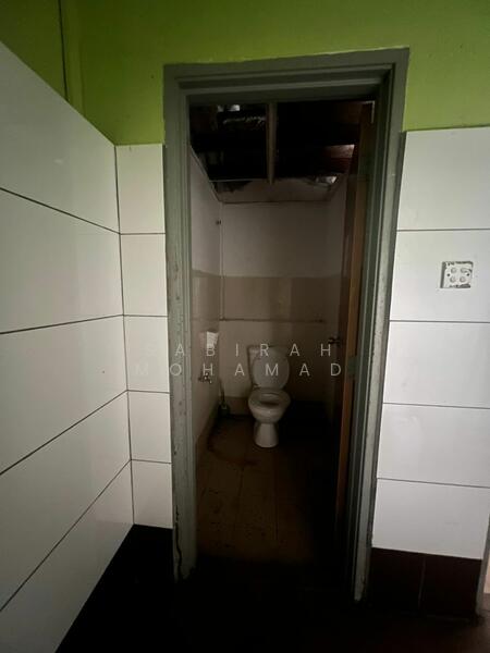 Shop / Office for Rent in Kluang (Johor) - Sabirah Mohamad - Bathroom - PropertyGuru.com.my