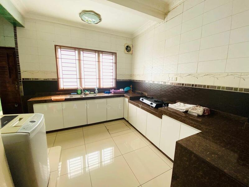 Taman Setia Indah Jalan Setia 7 untuk Untuk Disewa - RM 2,400 /bulan, Feb 2026 - Kitchen - PropertyGuru.com.my