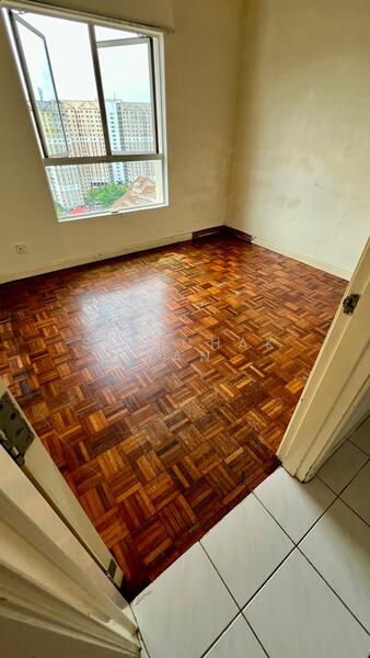 Second bedroom with twin tower view