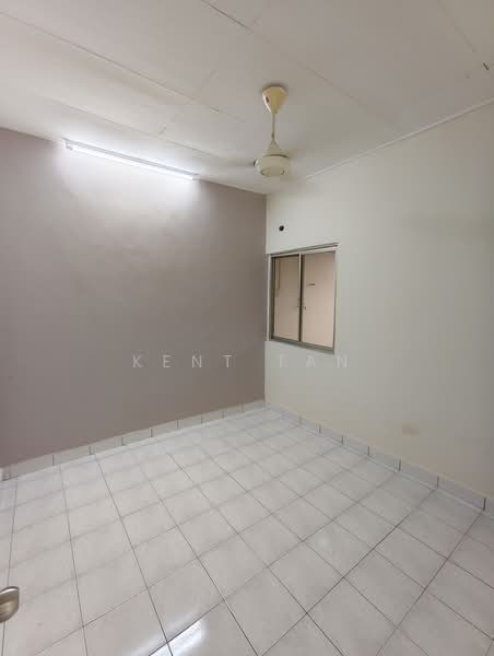 Flat for Rent at Taman Pinggiran Putra - Kent Tan - PropertyGuru.com.my