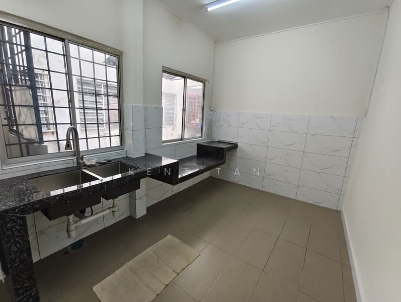 Flat for Rent at Taman Pinggiran Putra - Kent Tan - PropertyGuru.com.my