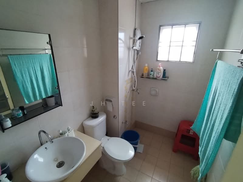 Rumah Teres 2 Tingkat untuk Dijual di Seksyen 6 (Kota Damansara) - JH Tee - Bathroom - PropertyGuru.com.my