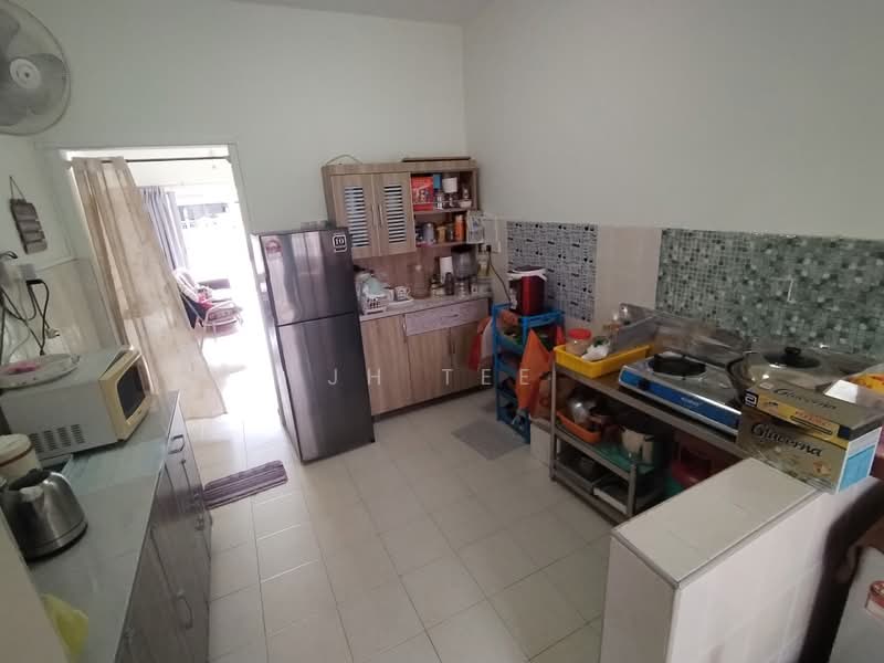 Rumah Teres 2 Tingkat untuk Dijual di Seksyen 6 (Kota Damansara) - JH Tee - Kitchen - PropertyGuru.com.my