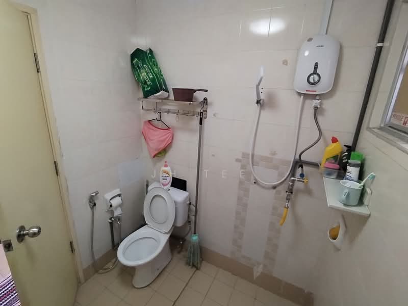 Rumah Teres 2 Tingkat untuk Dijual di Seksyen 6 (Kota Damansara) - JH Tee - Bathroom - PropertyGuru.com.my