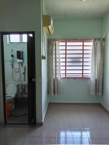 2-storey Terraced House for Sale in Taman Baiduri (Butterworth) - Mic Mic - Bathroom - PropertyGuru.com.my