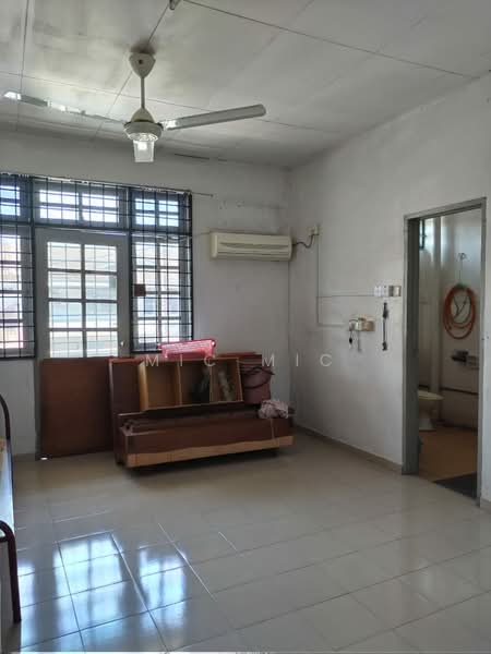 2-storey Terraced House for Sale in Taman Baiduri (Butterworth) - Mic Mic - Living Room - PropertyGuru.com.my