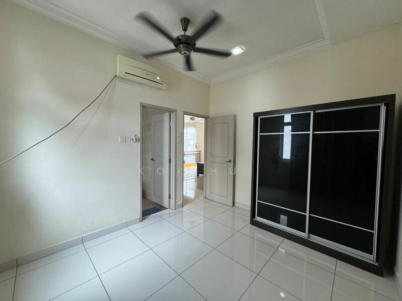 Link Bungalow for Sale in Taman Gaya (Ulu Tiram) - Kok Hui - Bedroom - PropertyGuru.com.my