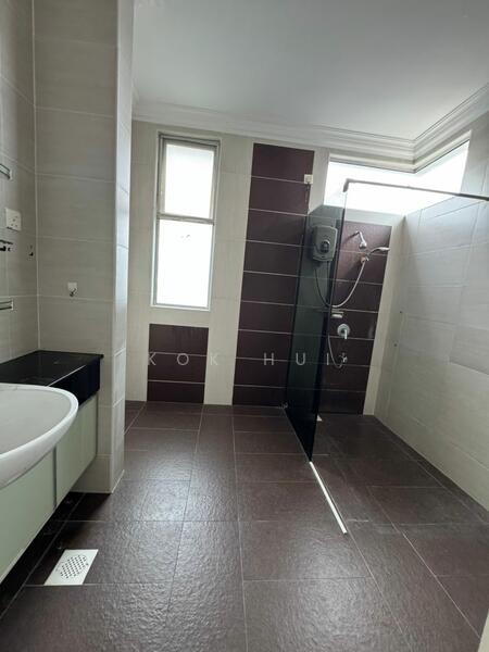 Link Bungalow for Sale in Taman Gaya (Ulu Tiram) - Kok Hui - Bathroom - PropertyGuru.com.my