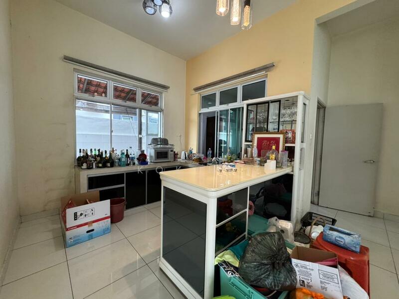 Link Bungalow for Sale in Taman Gaya (Ulu Tiram) - Kok Hui - Kitchen - PropertyGuru.com.my