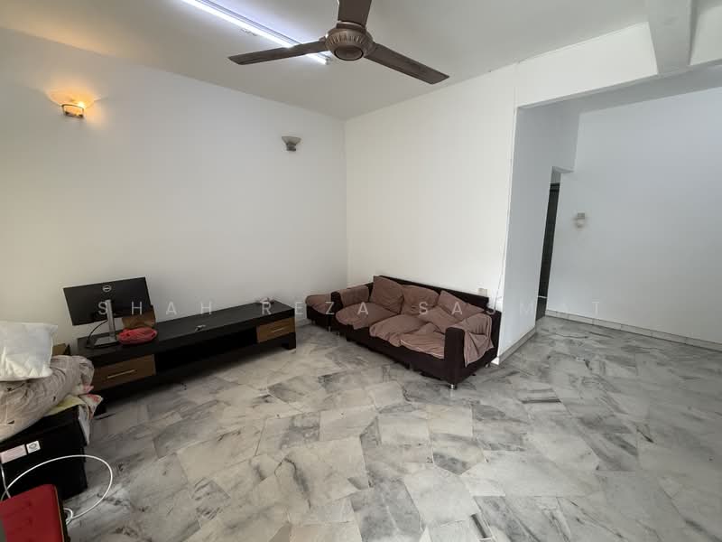 2-storey Terraced House for Sale in Usj 6 (Subang Jaya) - SHAH REZA SASMAT - Living Room - PropertyGuru.com.my