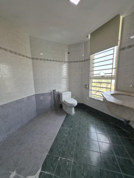 Gurney Beach Resort untuk Untuk Disewa - RM 4,500 /bulan, Feb 2026 - Bathroom - PropertyGuru.com.my