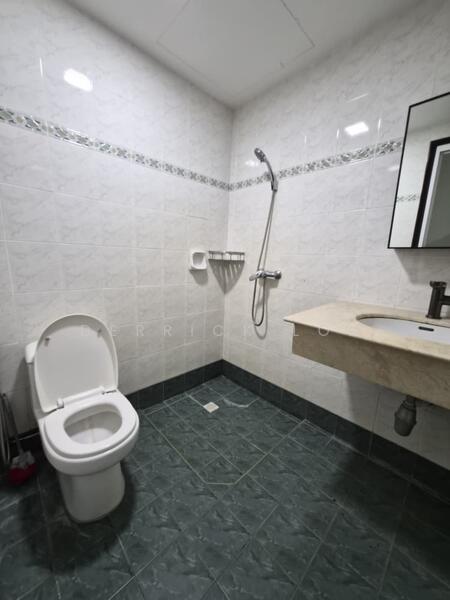 Gurney Beach Resort untuk Untuk Disewa - RM 4,500 /bulan, Feb 2026 - Bathroom - PropertyGuru.com.my