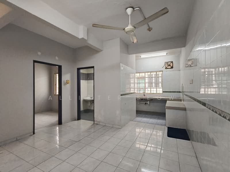 2-storey Terraced House for Rent in Kota Kemuning (Shah Alam) - Allister Seow - Kitchen - PropertyGuru.com.my