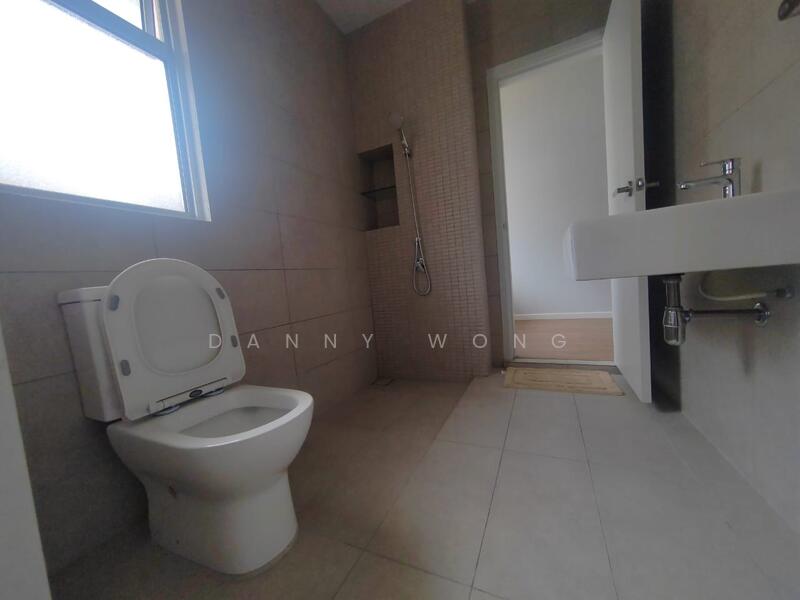 2-storey Terraced House for Sale in Batu Arang (Selangor) - Danny Wong - Bathroom - PropertyGuru.com.my