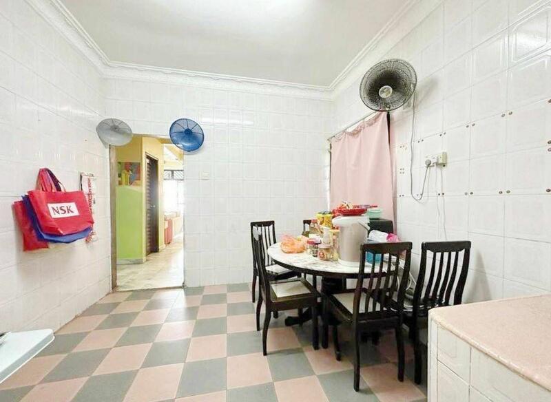 2-storey Terraced House for Sale in Taman Desa Cemerlang (Ulu Tiram) - Alan Tia - Dining Room - PropertyGuru.com.my