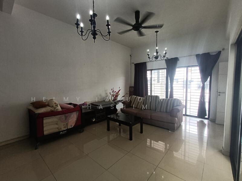 2.5-storey Terraced House for Sale in U12, Taman Cahaya Alam (Shah Alam) - HELMY IZZUDIN - Living Room - PropertyGuru.com.my