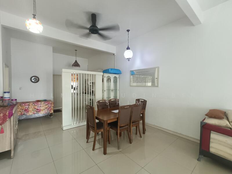 2.5-storey Terraced House for Sale in U12, Taman Cahaya Alam (Shah Alam) - HELMY IZZUDIN - Dining Room - PropertyGuru.com.my
