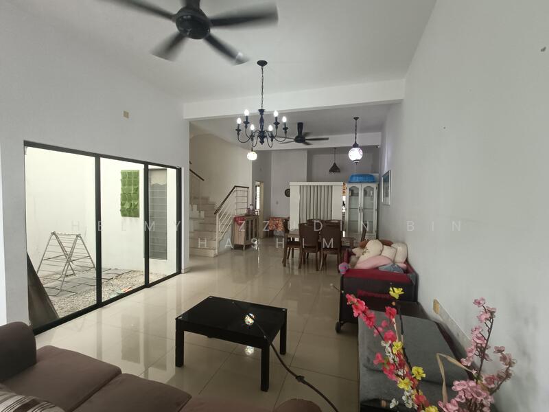 2.5-storey Terraced House for Sale in U12, Taman Cahaya Alam (Shah Alam) - HELMY IZZUDIN - Living Room - PropertyGuru.com.my