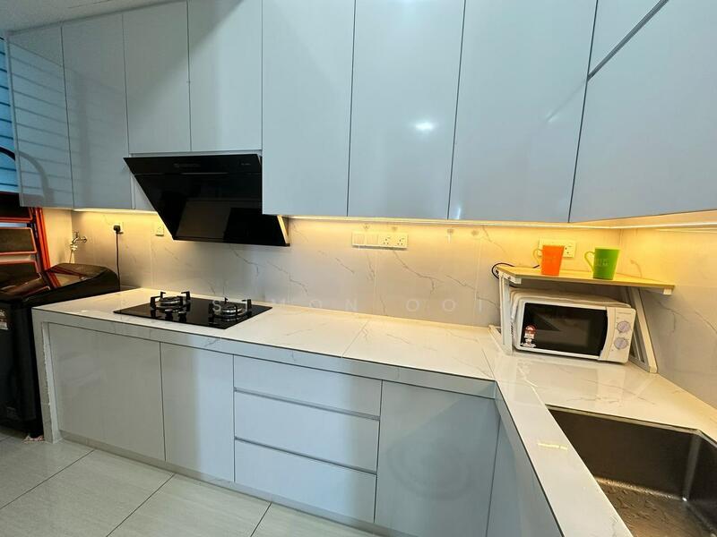 Queens Residences Q1 @ Queens Waterfront untuk Untuk Dijual - RM 950,000, Mac 2026 - Kitchen - PropertyGuru.com.my