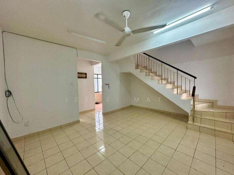 Rumah Teres 2 Tingkat untuk Dijual di Semenyih (Selangor) - Izzati Mat - Living Room - PropertyGuru.com.my