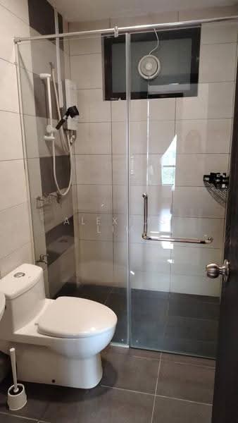 Kediaman Servis untuk Disewa di Molek Regency - Alexius Lim - Bathroom - PropertyGuru.com.my