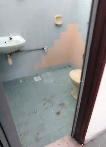 Rumah Teres 1-Tingkat untuk Dijual di Taman Desa Jaya (Johor Bahru) - Alexius Lim - Bathroom - PropertyGuru.com.my