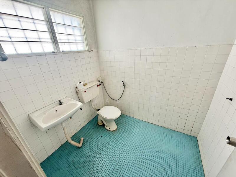 Kitchen Extended 2 Storey Terrace @ Taman Kelab Ukay, Ampang untuk Untuk Dijual - RM 660,000, Mac 2026 - Bathroom - PropertyGuru.com.my