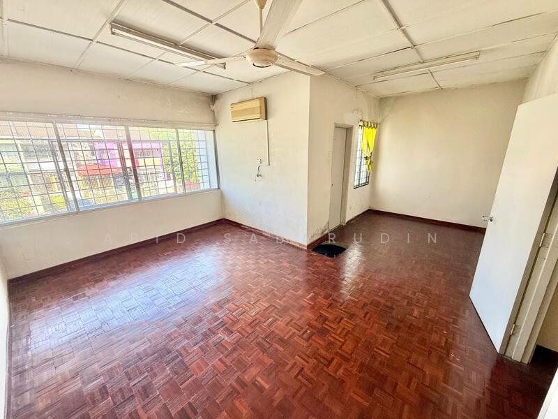 Kitchen Extended 2 Storey Terrace @ Taman Kelab Ukay, Ampang untuk Untuk Dijual - RM 660,000, Mac 2026 - Living Room - PropertyGuru.com.my